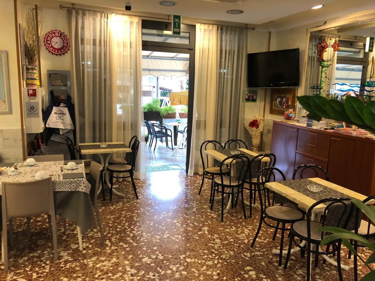 Hotel Grappoli Ρίμινι Εξωτερικό φωτογραφία